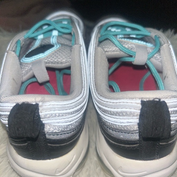 Nike - Picture 3 of 4